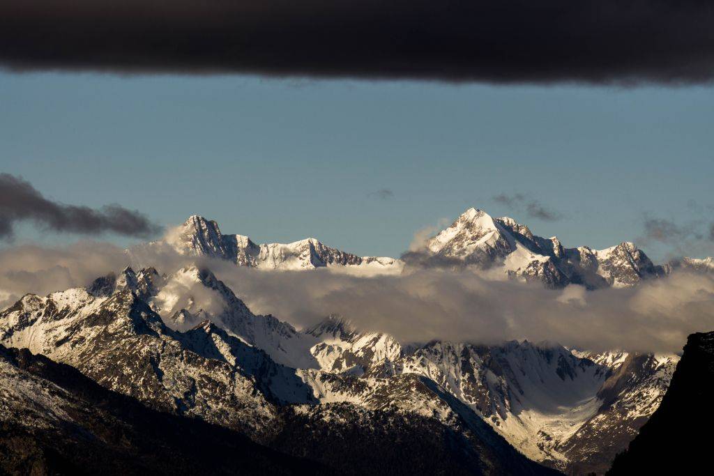 Winter hiking from Singapore to the Alps