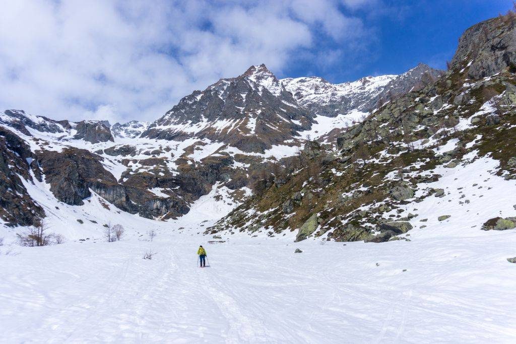 Day hike from Japan to the Italian Alps