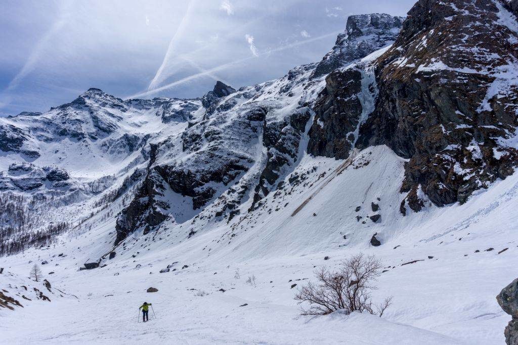 Day hike from Japan to the Italian Alps