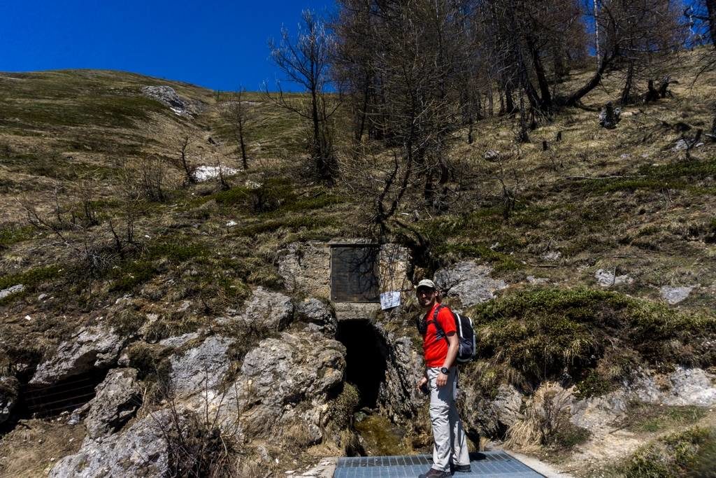 Thullie Hole - Spring Day Hike from Torino