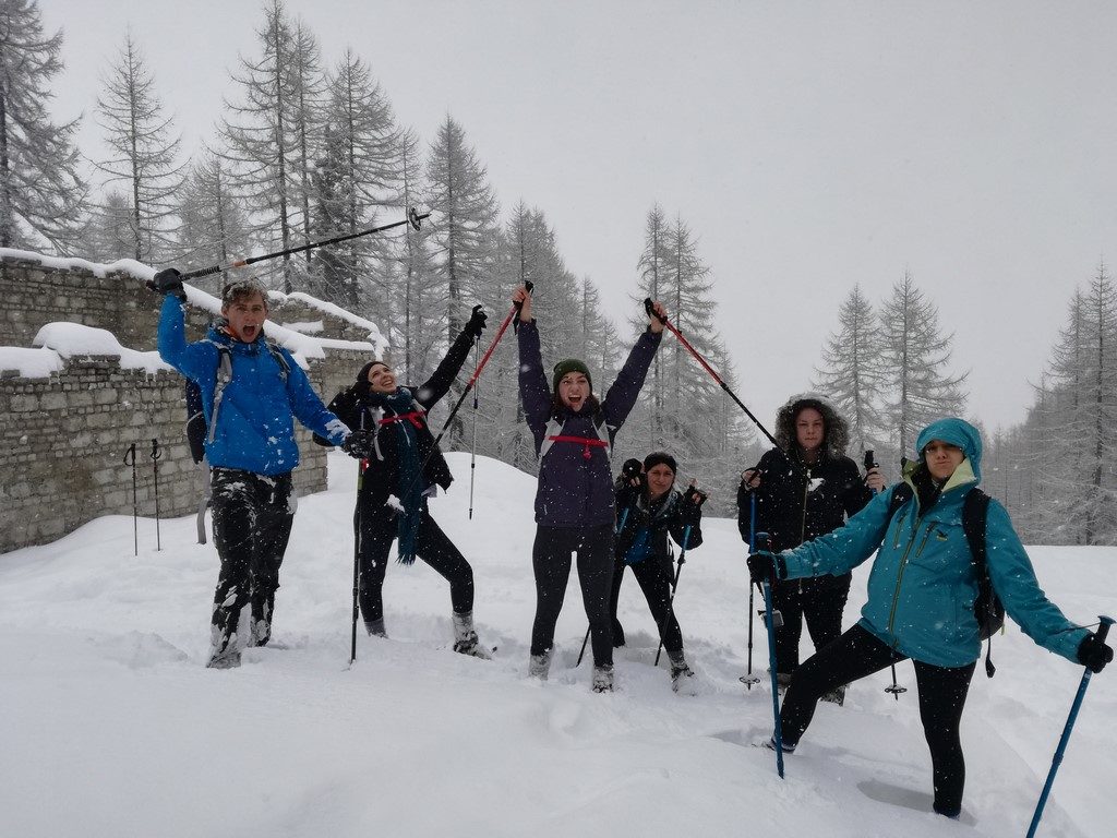 cheap weekend hiking alps students