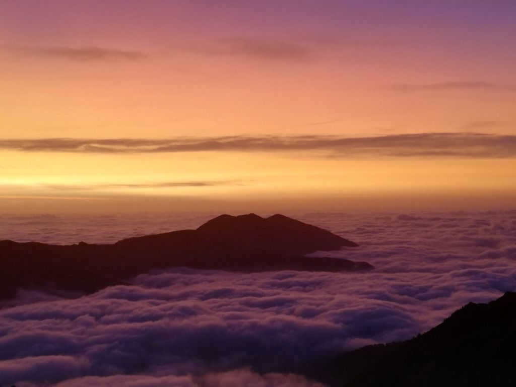 Best Sunrise of the Year! - Trekking Alps