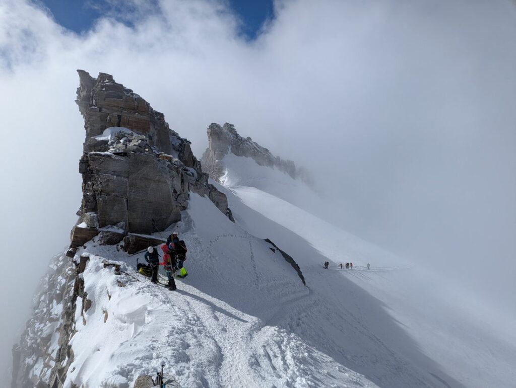 gran-paradiso-peak-trekking-alps